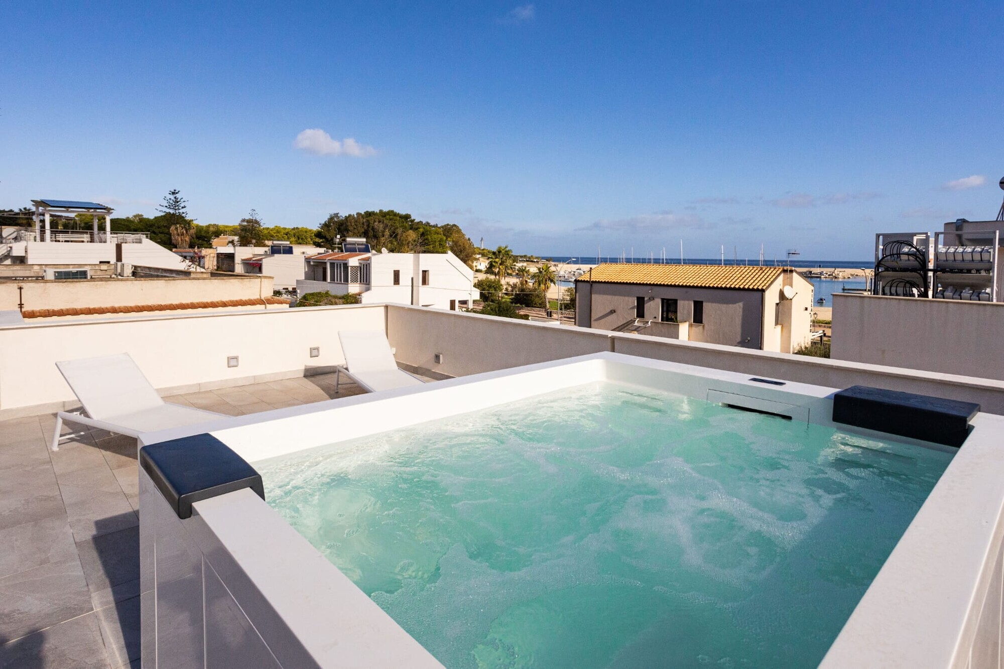 72f9a590-ffe0-41e0-a9e9-1f96747d0efd