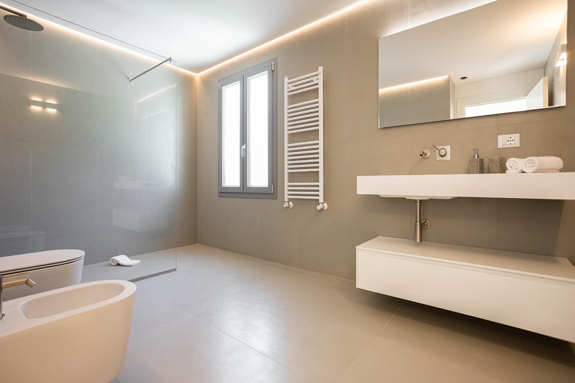 c1bb7022-4d39-486c-87e2-094e8fe75422