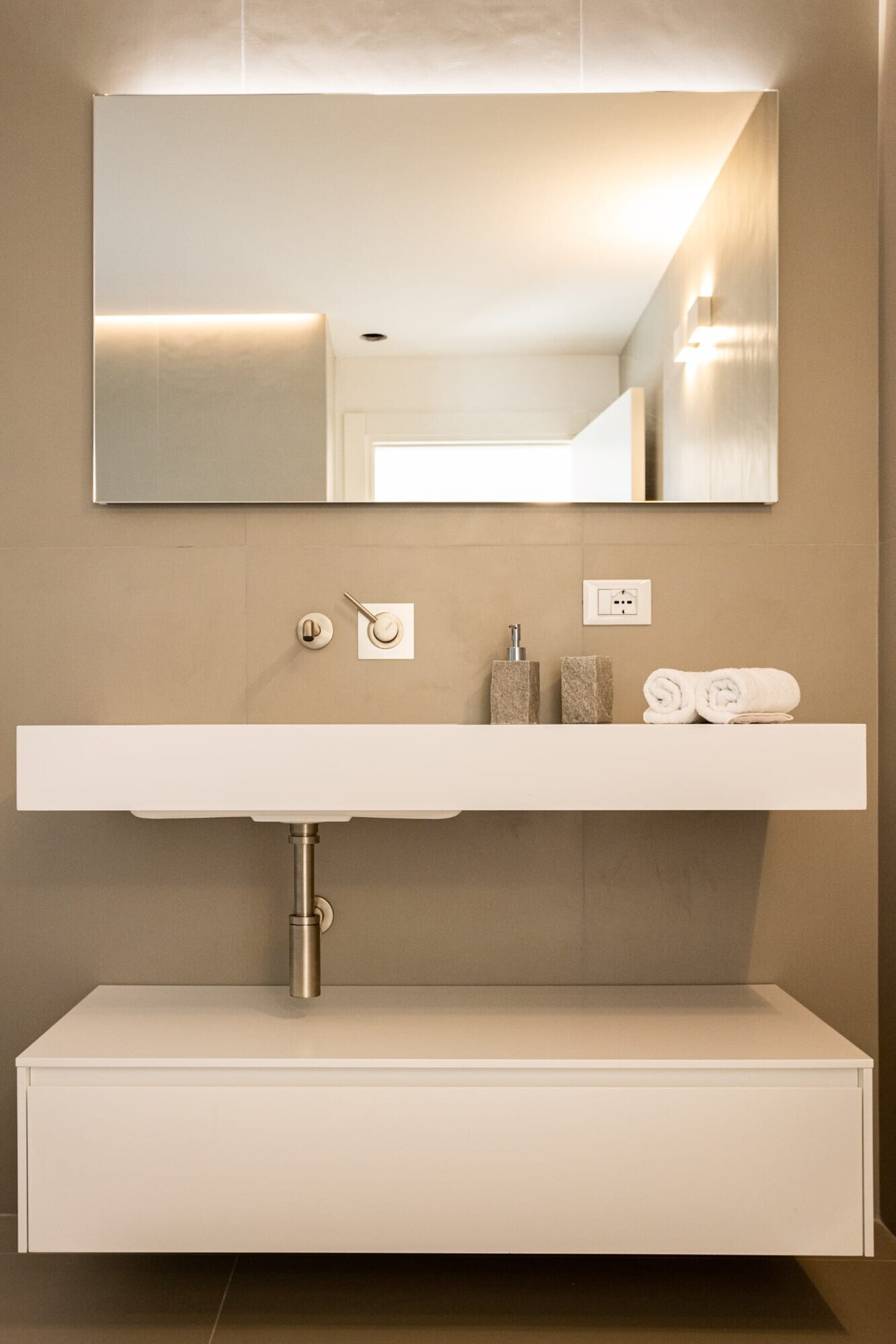 fee4cf4a-7403-499d-9db6-858401b31856