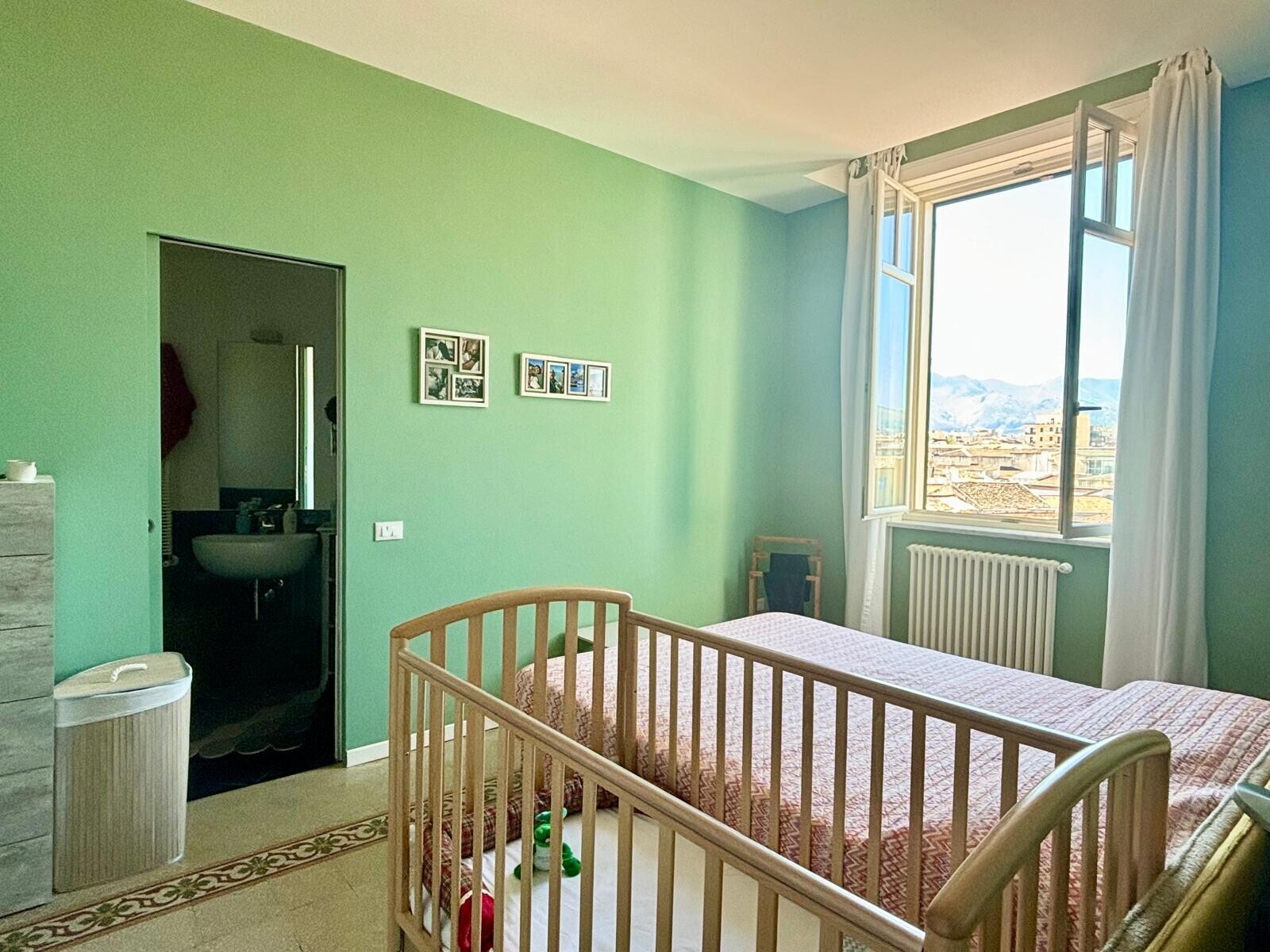 d573c11d-115b-4246-bf6f-464e2595133b