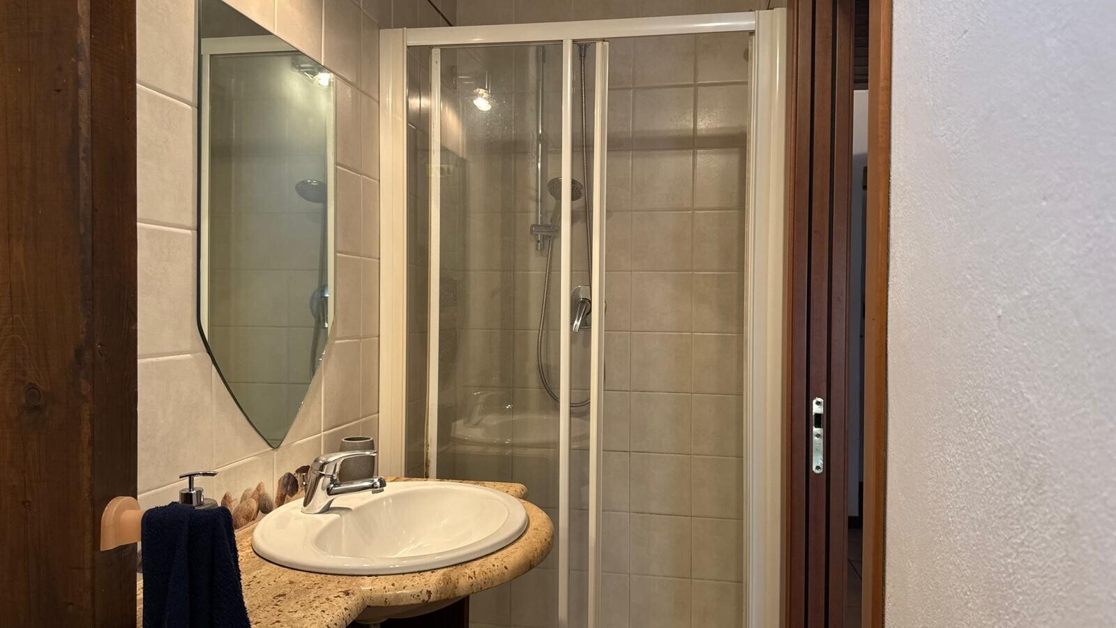 74232398-c2a0-469d-ab2c-d9cfc35ce964