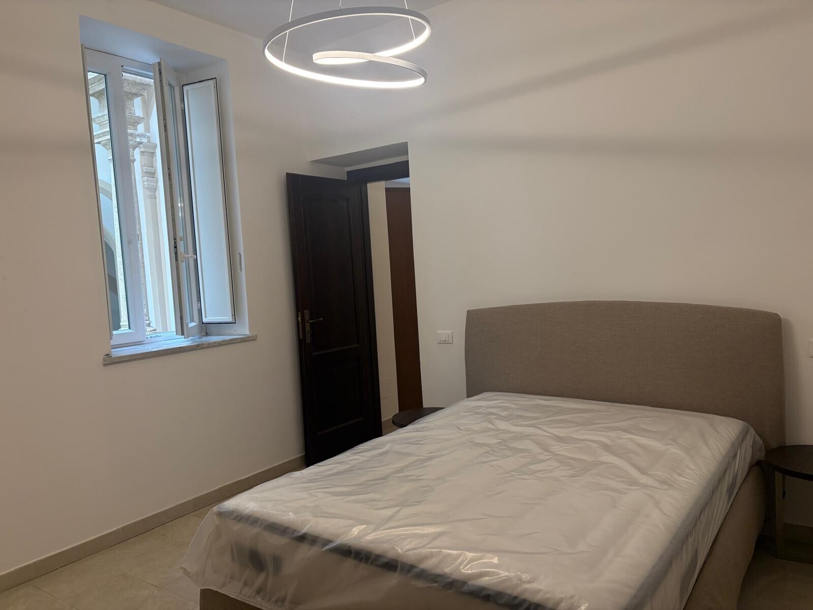 1aebe294-5cb4-41e9-ab4e-68d147fbbe5b