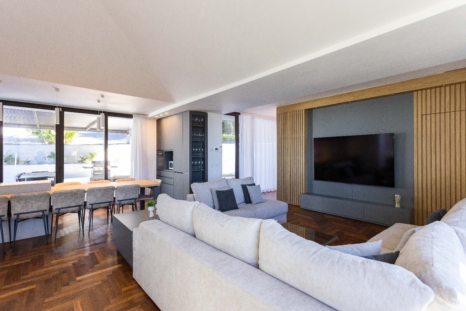 7ab3e16e-22cb-4277-ba6e-e2933692e861