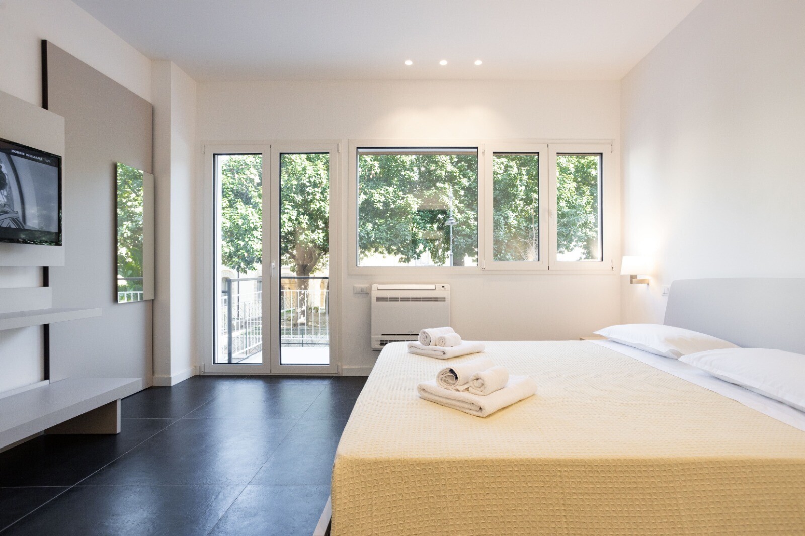 e608cff5-5f30-46e9-b50a-678430933796