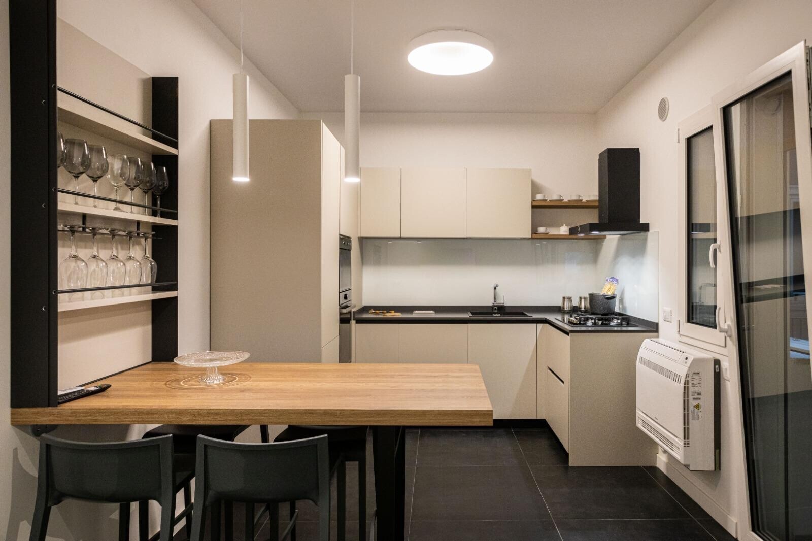 77368dfc-cafd-460a-b3e2-39ecca0f7905