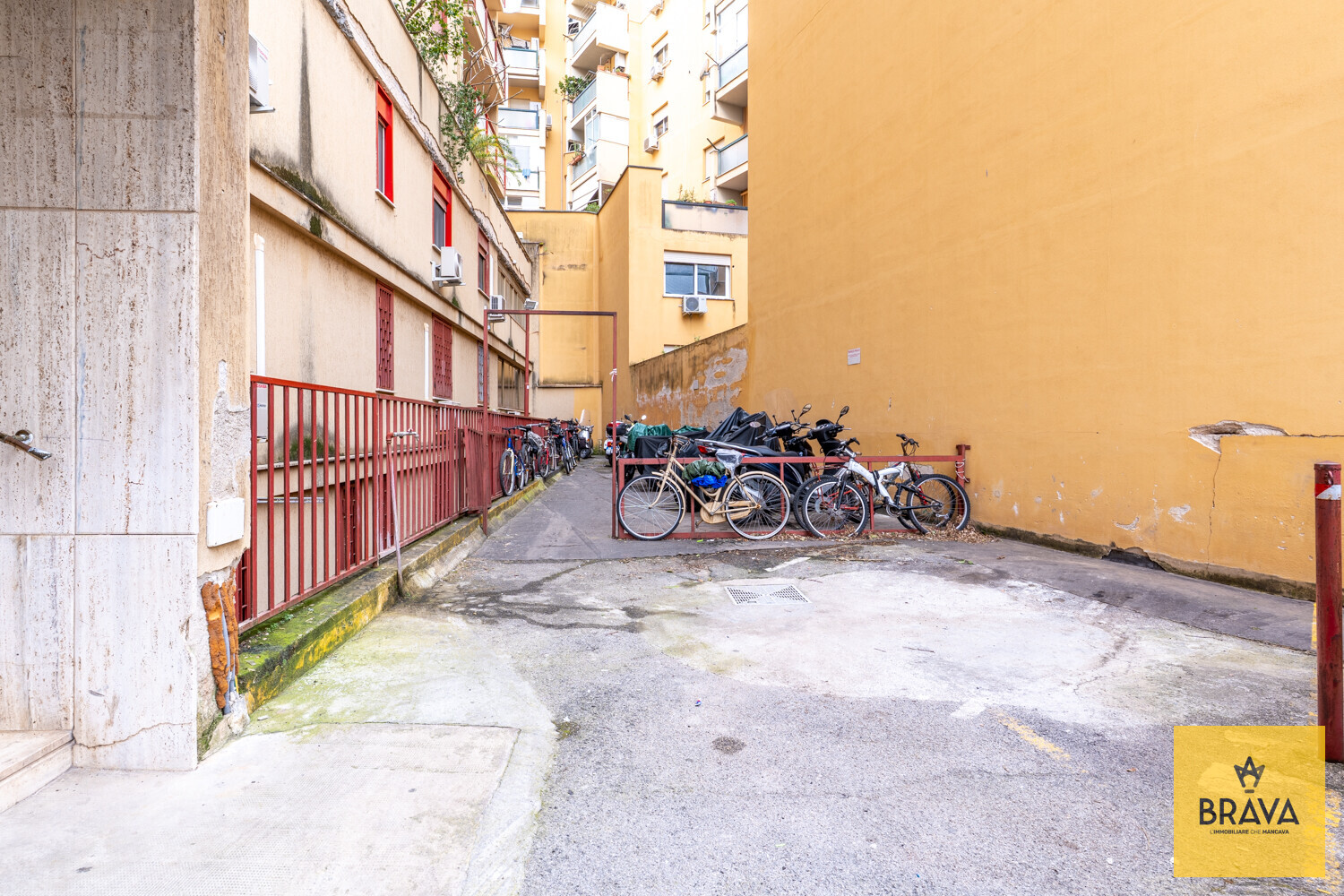 A.L.C. Via Imperatore Federico 106-20