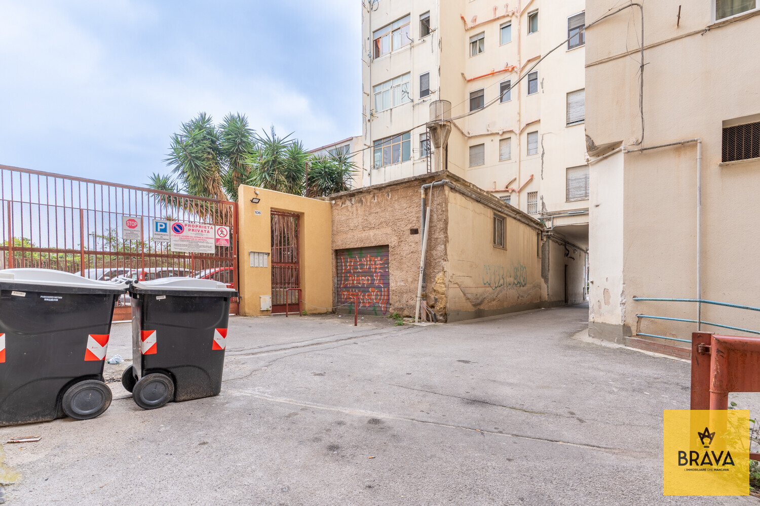 A.L.C. Via Imperatore Federico 106-27