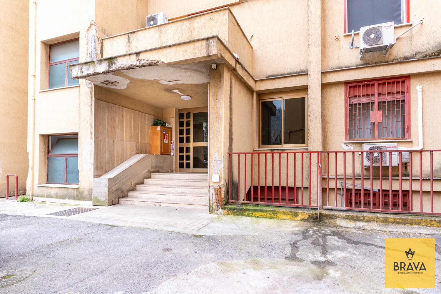 A.L.C. Via Imperatore Federico 106-22