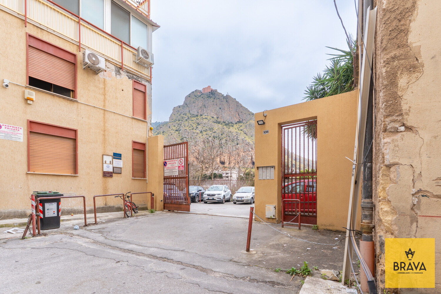 A.L.C. Via Imperatore Federico 106-25