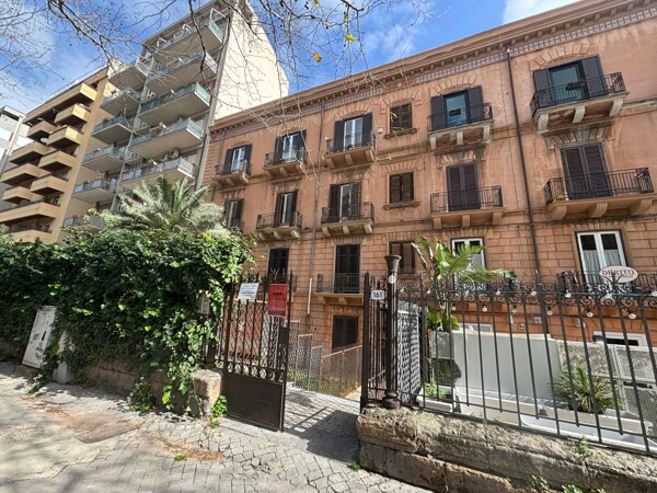 0e8757a3-811f-4f28-a53f-24a2e3d297a0