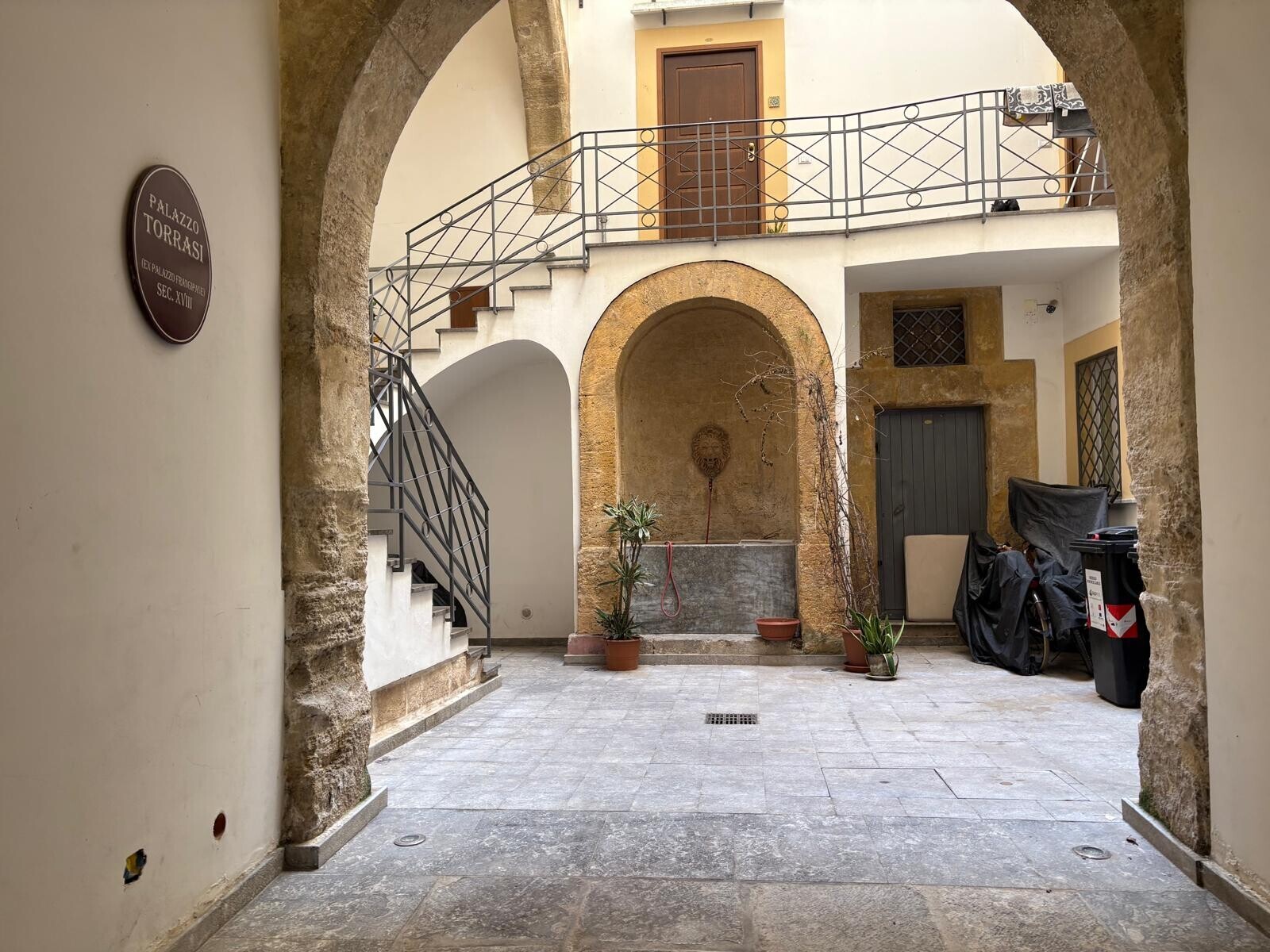 0d8b0d40-4262-46ff-8921-9c789fad8177