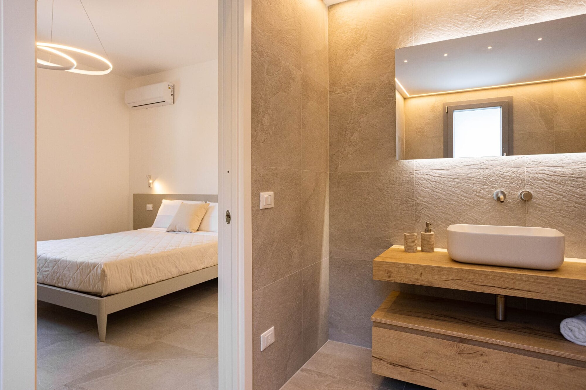 43398472-347d-4a81-a742-daab6d7f9175