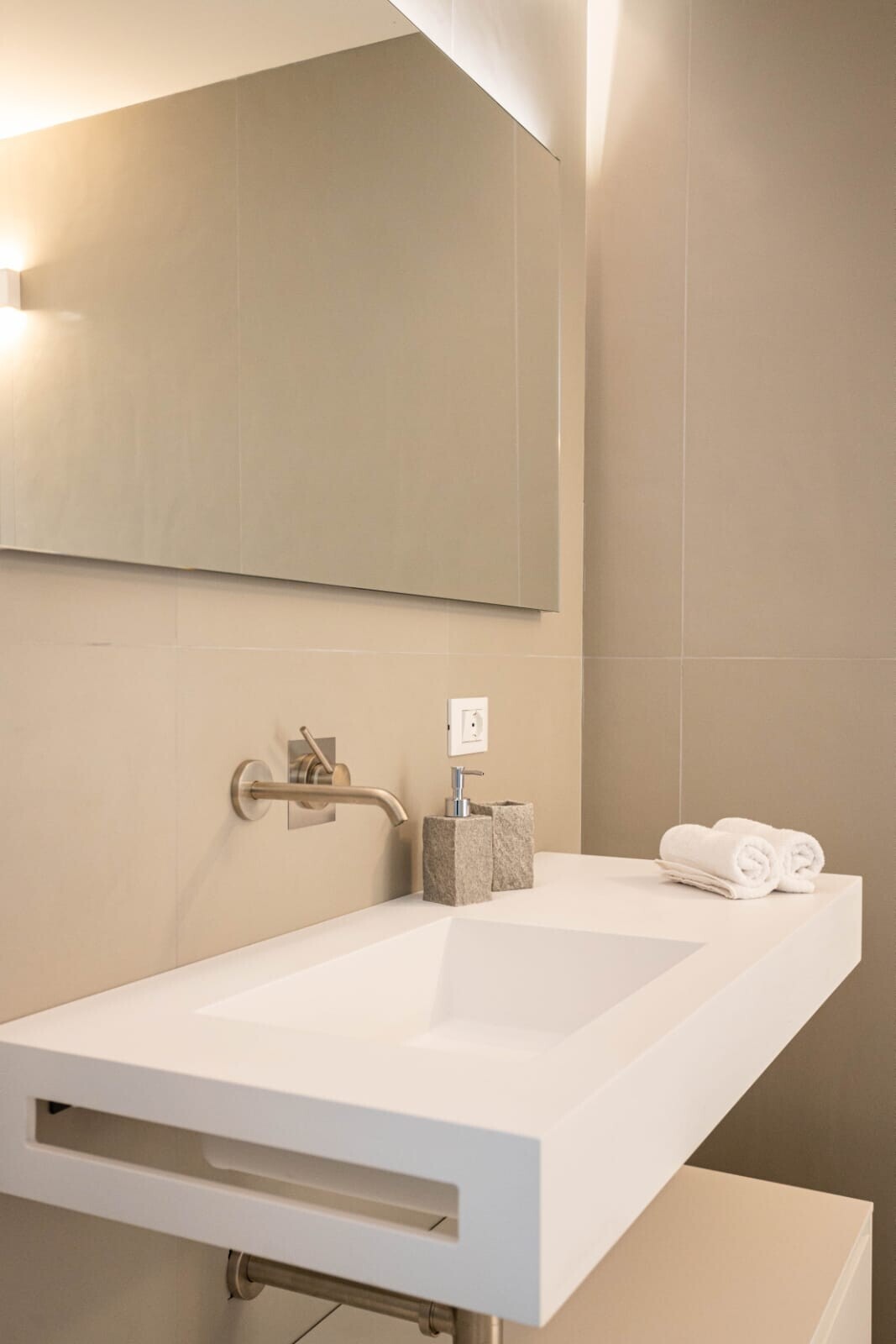 db7ade07-6210-4c31-a627-83e08c603bb6