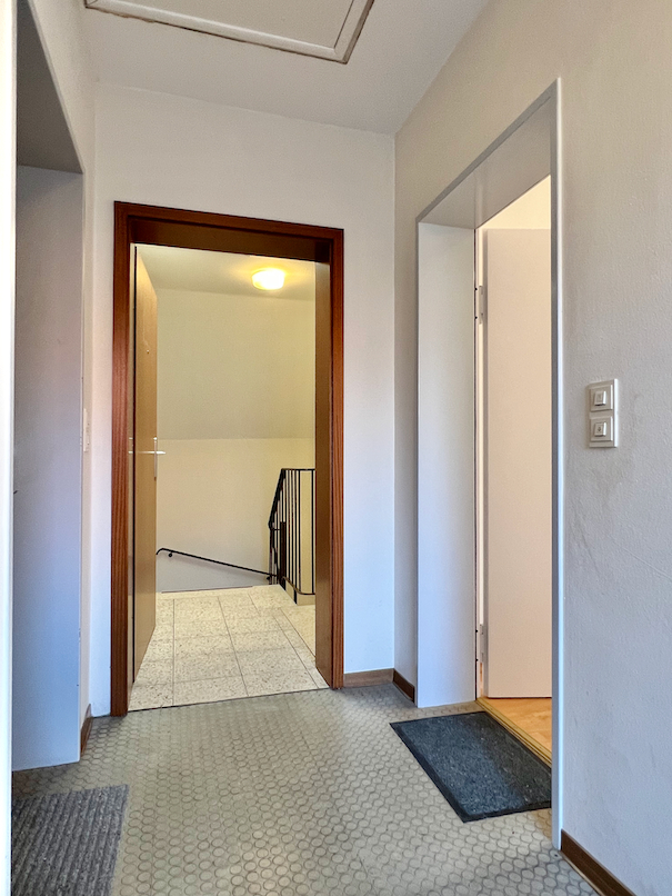 Wohnungseingangsbereich (separater Hausflur)