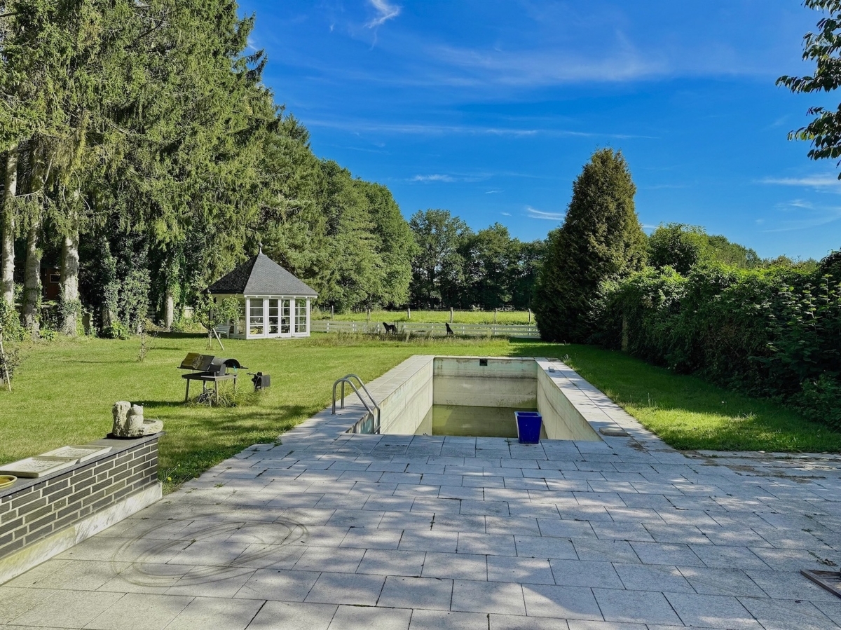 Blick zum Pool