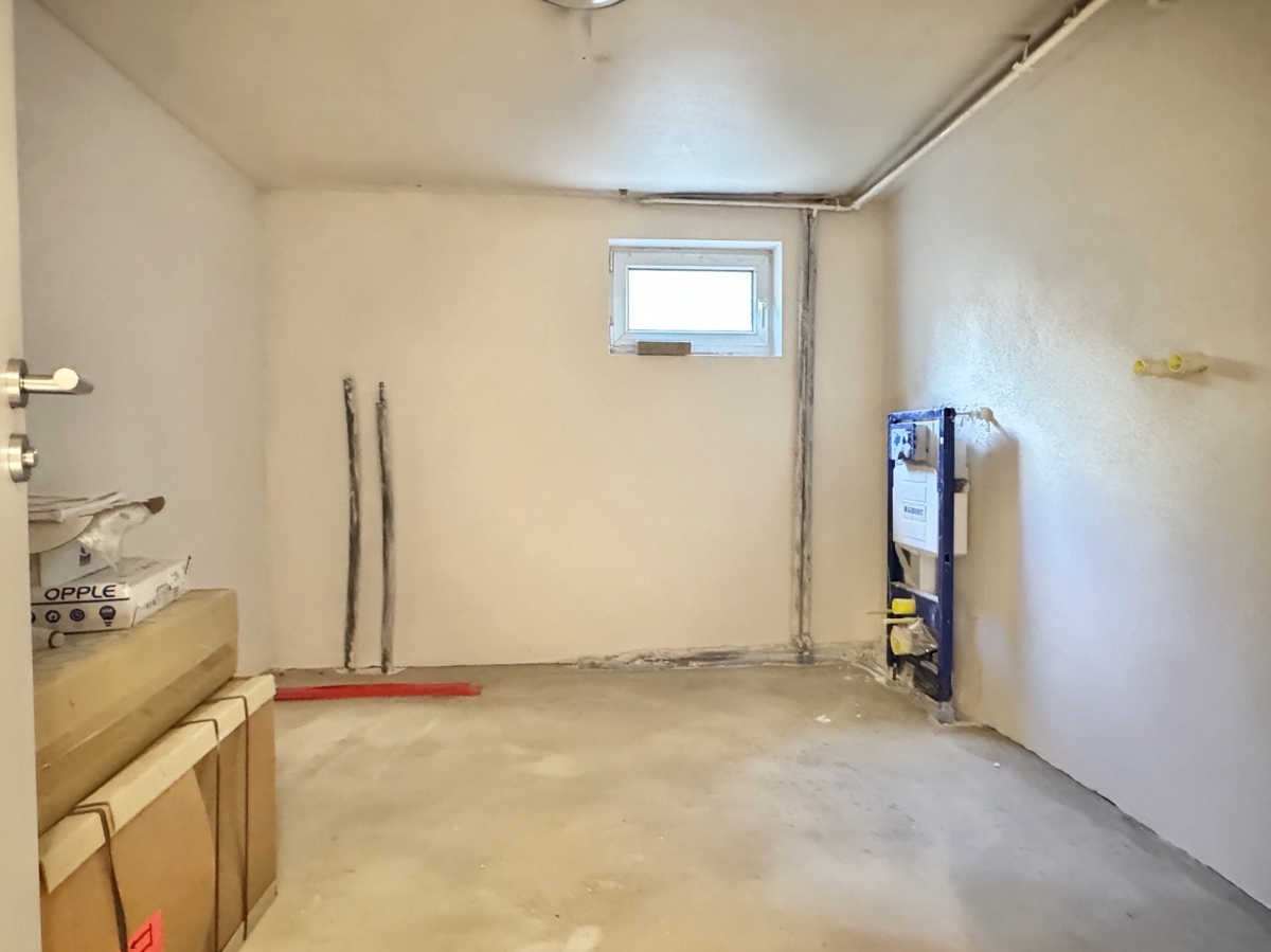 Kellerraum mit Badanschlüssen