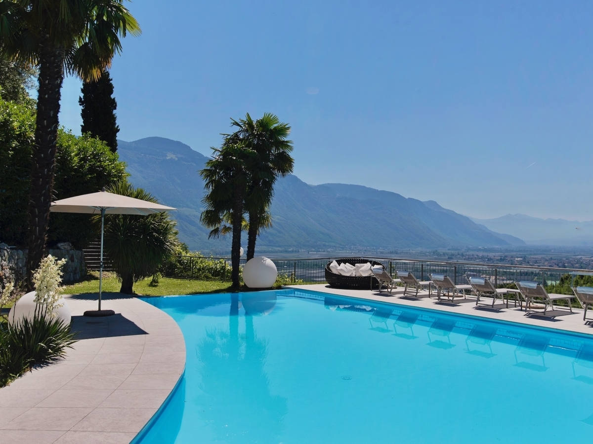 Poolanlage mit Blick