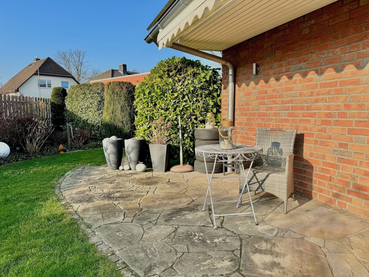 Südwest Terrasse mit Markise
