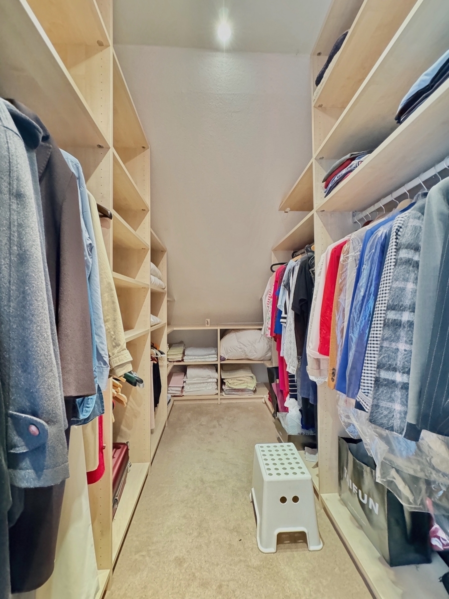 Begehbarer Kleiderschrank