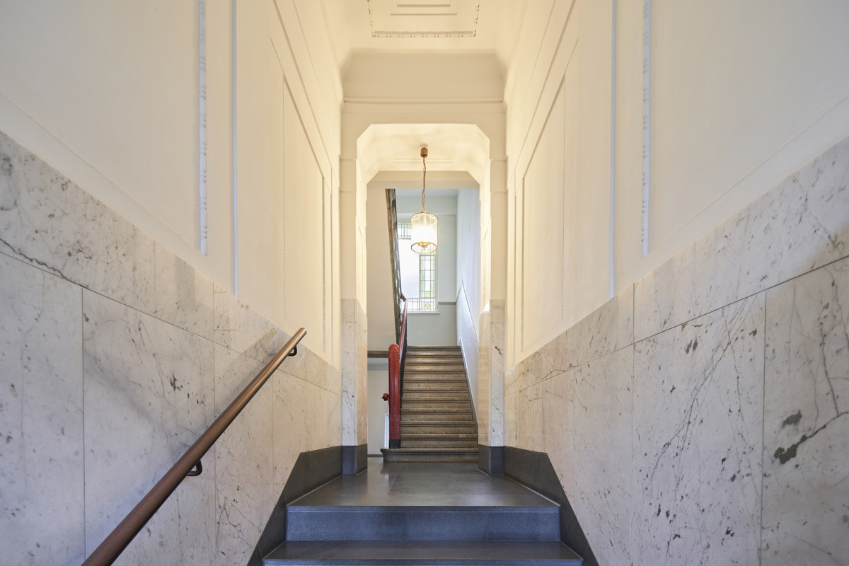 Sanierter Altbau im Agnesviertel mit Südbalkon