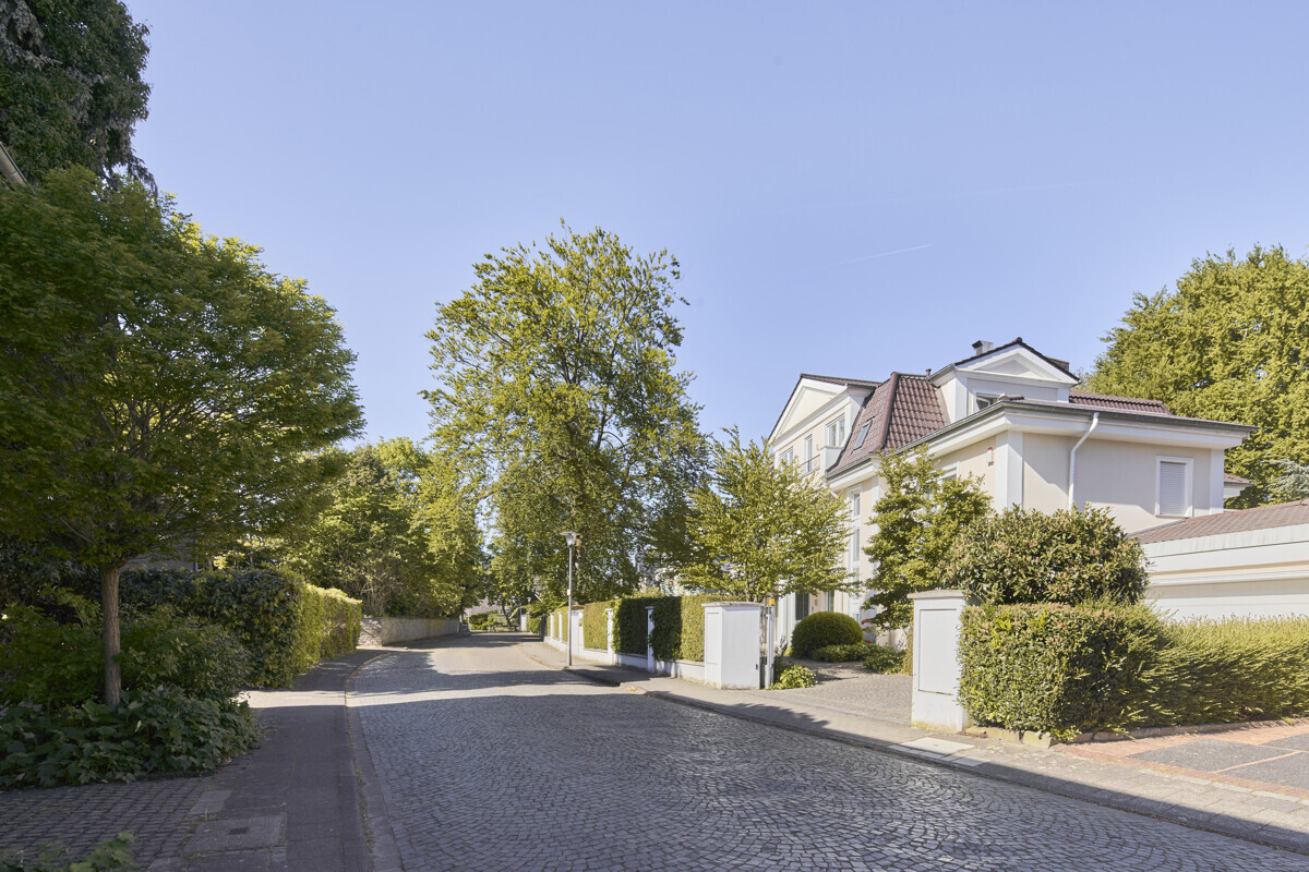 Großzügige Villa in Deckstein