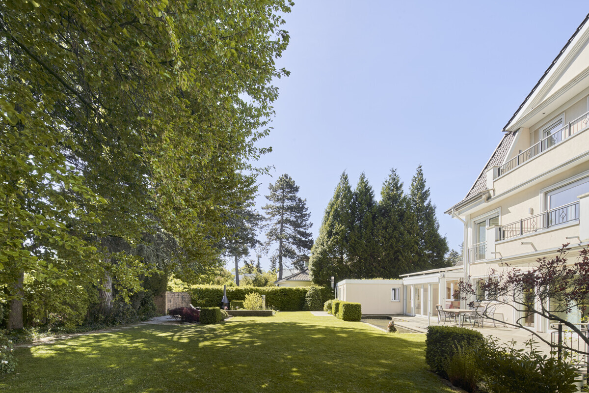 Großzügige Villa in Deckstein