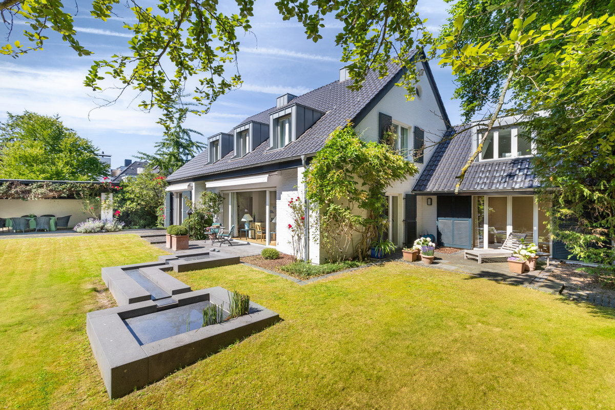 Landhaus auf Traumgrundstück im Auenviertel, Rodenkirchen