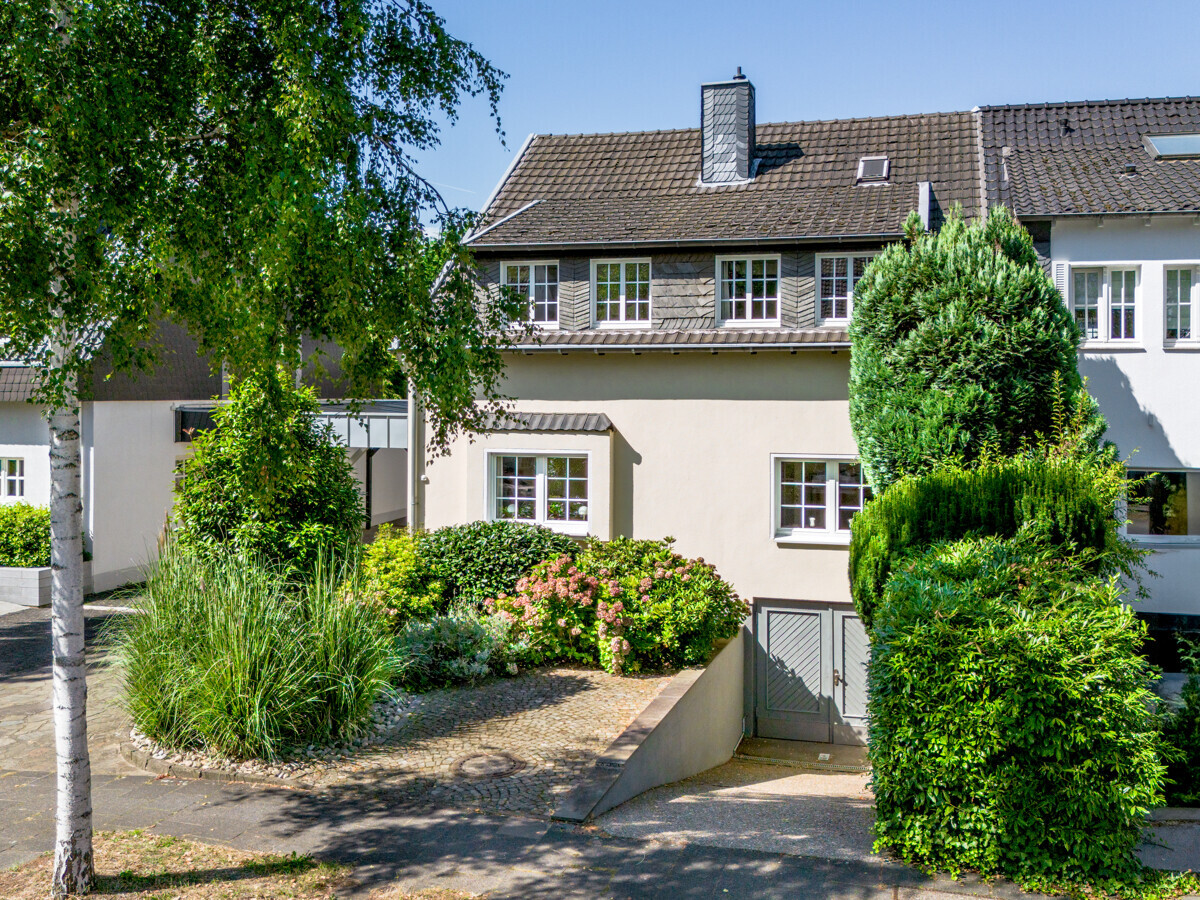 Großzügiges Wohnhaus im Junkersdorfer Blumenviertel