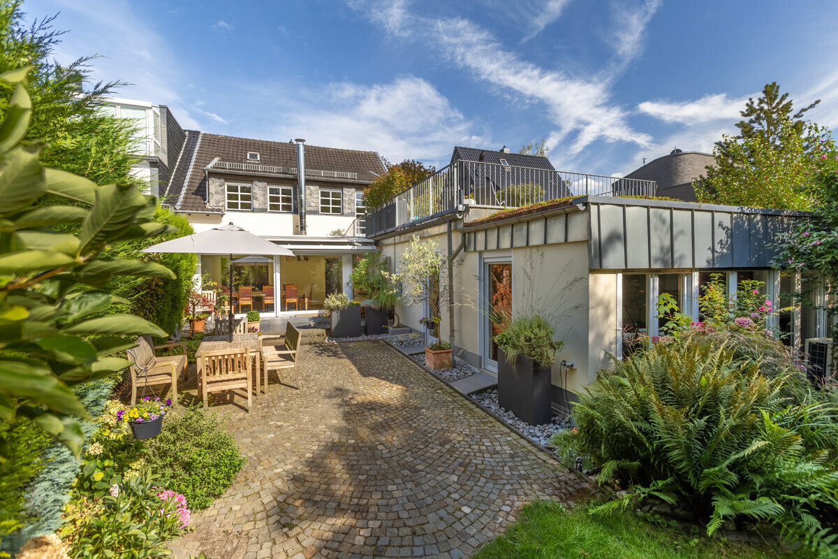 Großzügiges Wohnhaus im Junkersdorfer Blumenviertel