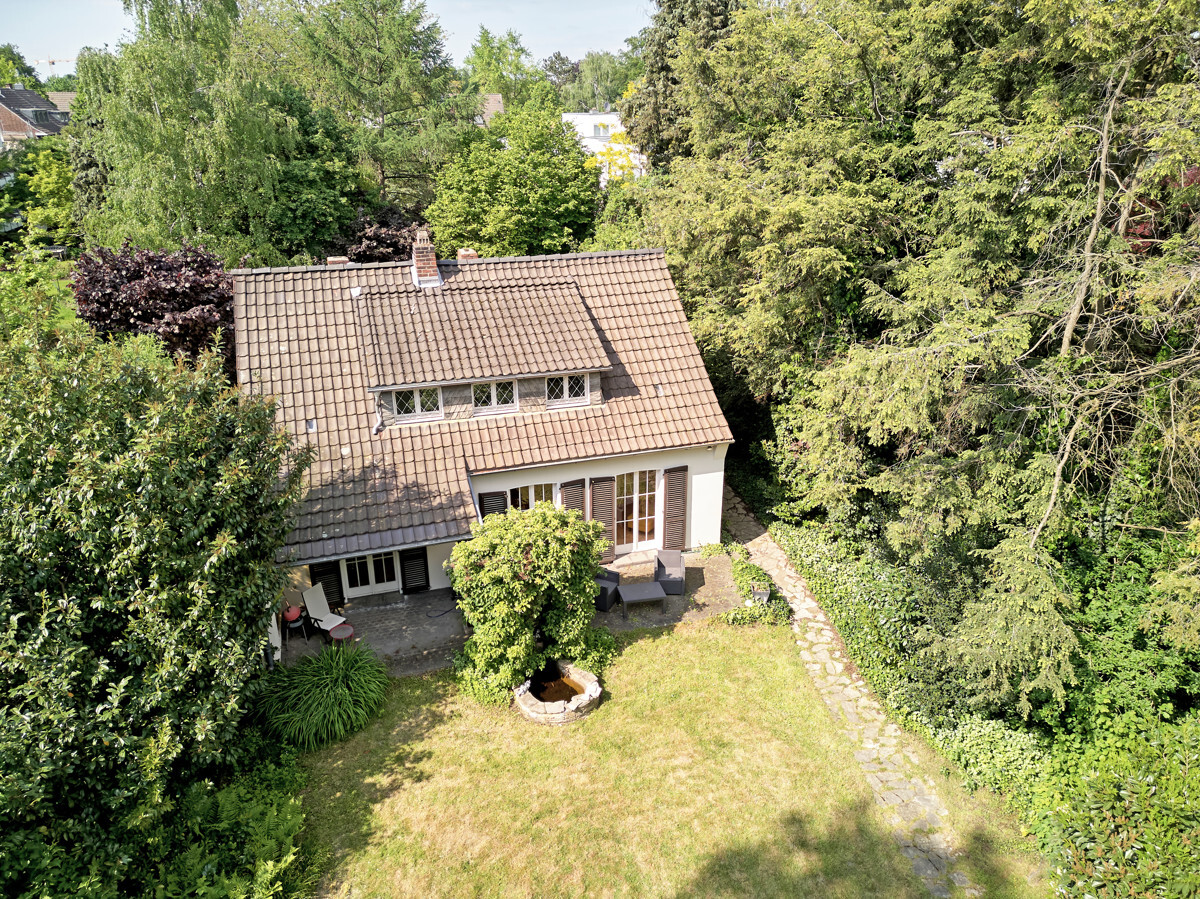 Landhaus auf großem Grundstück in Junkersdorf