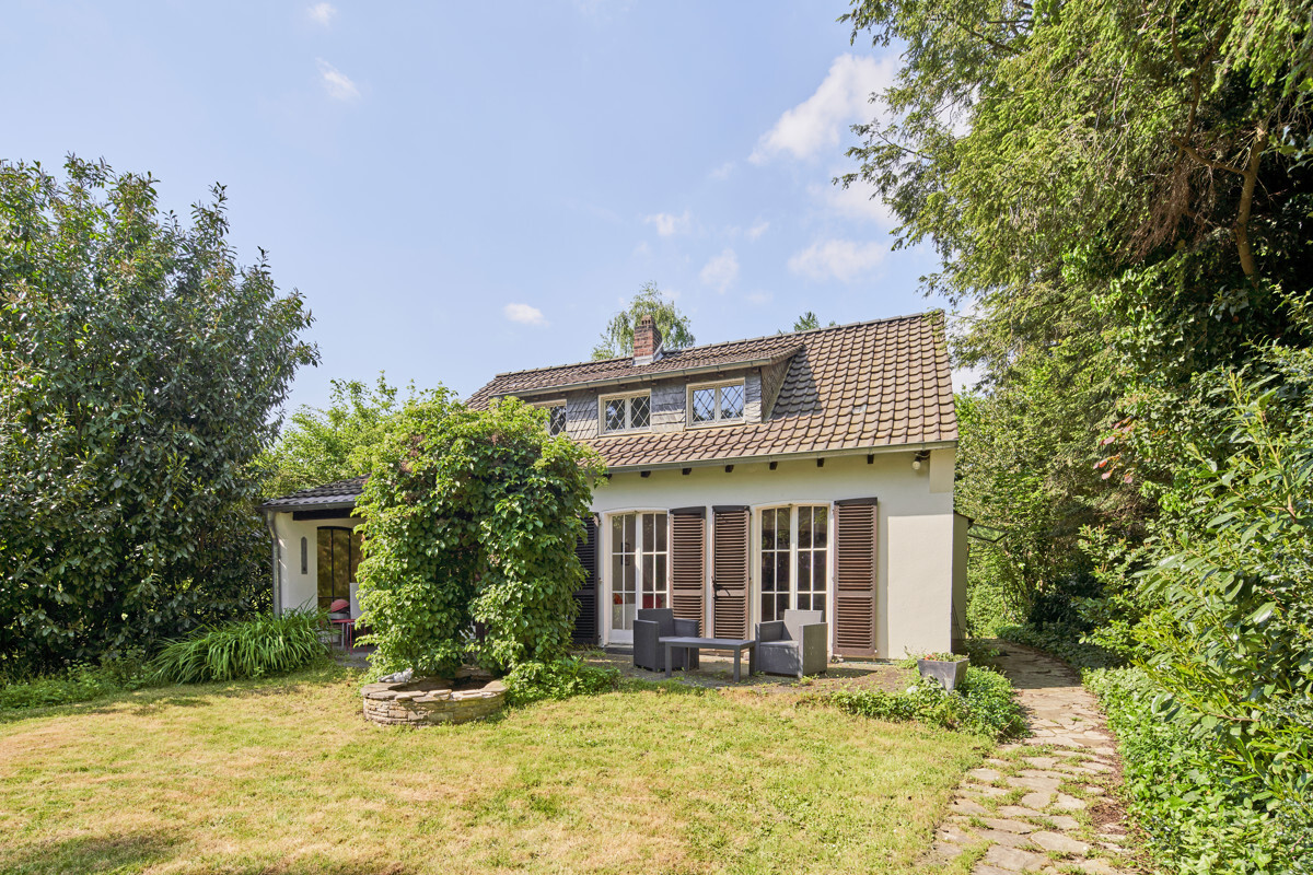 Landhaus auf großem Grundstück in Junkersdorf