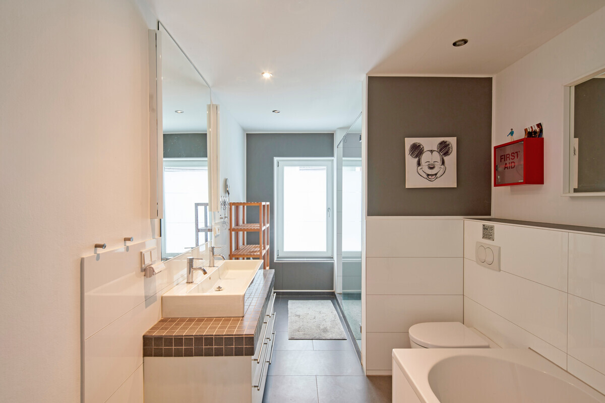 Freistehendes Einfamilienhaus mit 2 Apartments - Sürth