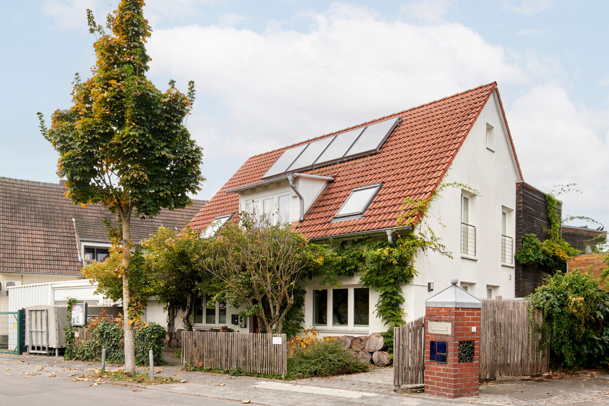 Freistehendes Einfamilienhaus mit 2 Apartments - Sürth