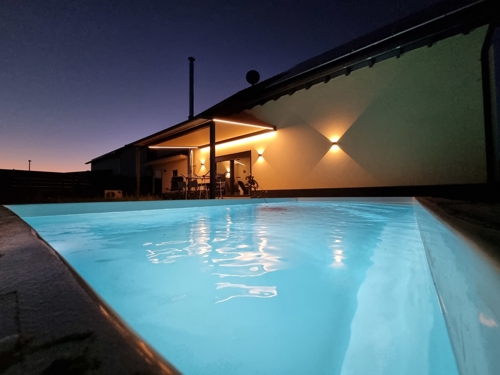 Pool bei Nacht