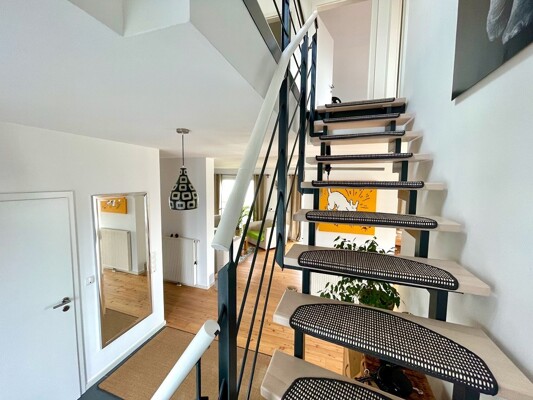 neuwertig und modern