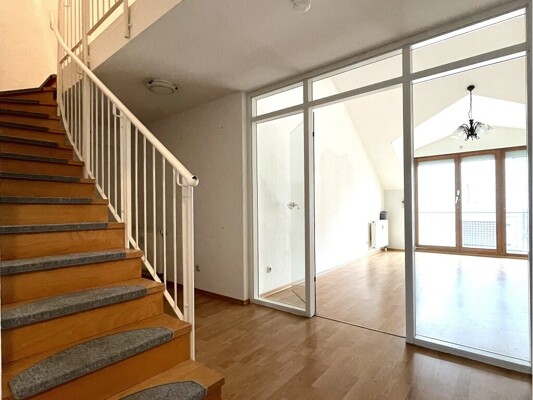 hell und großzügig