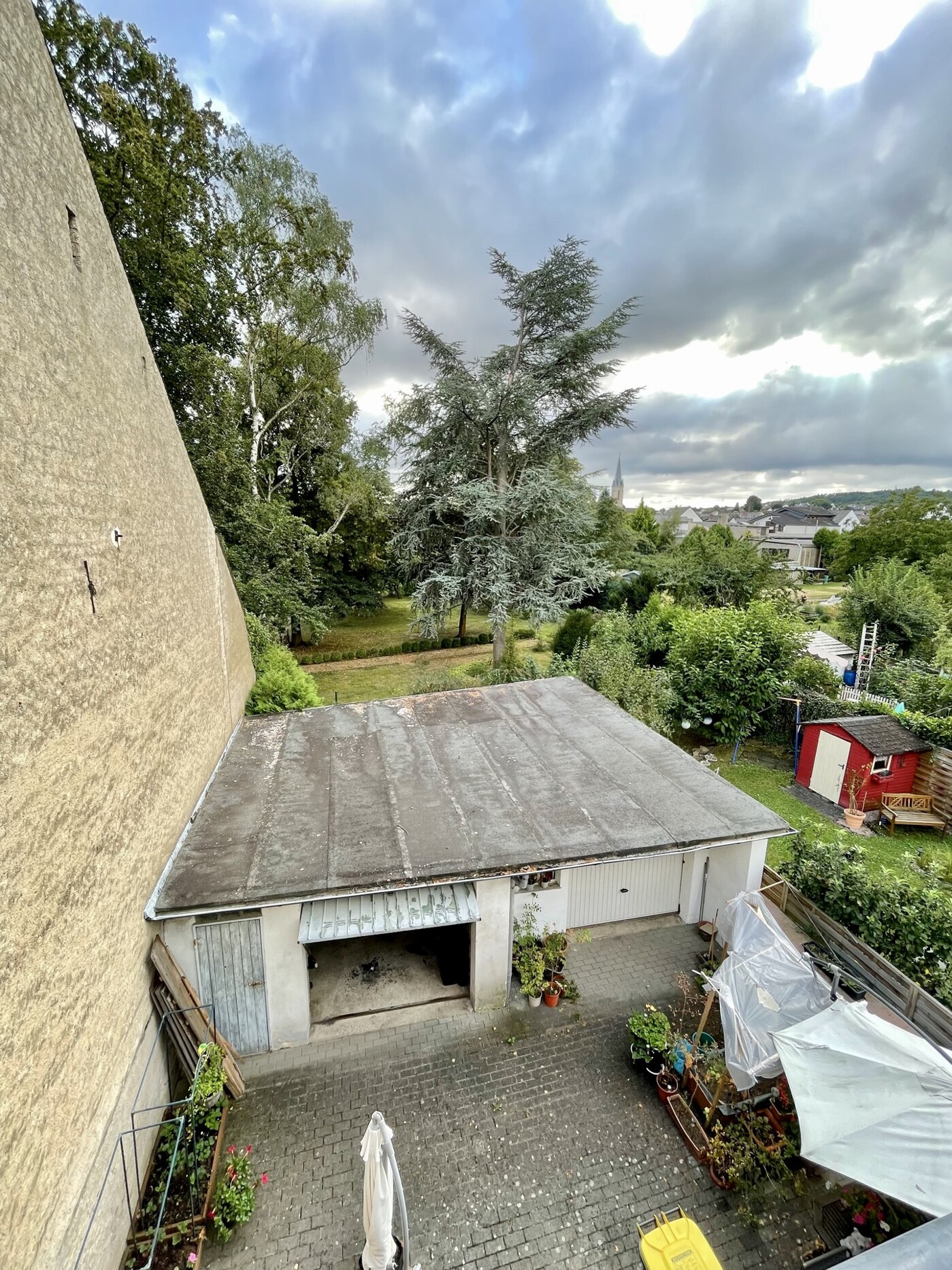 HH OG Aussicht Hof : Garagen