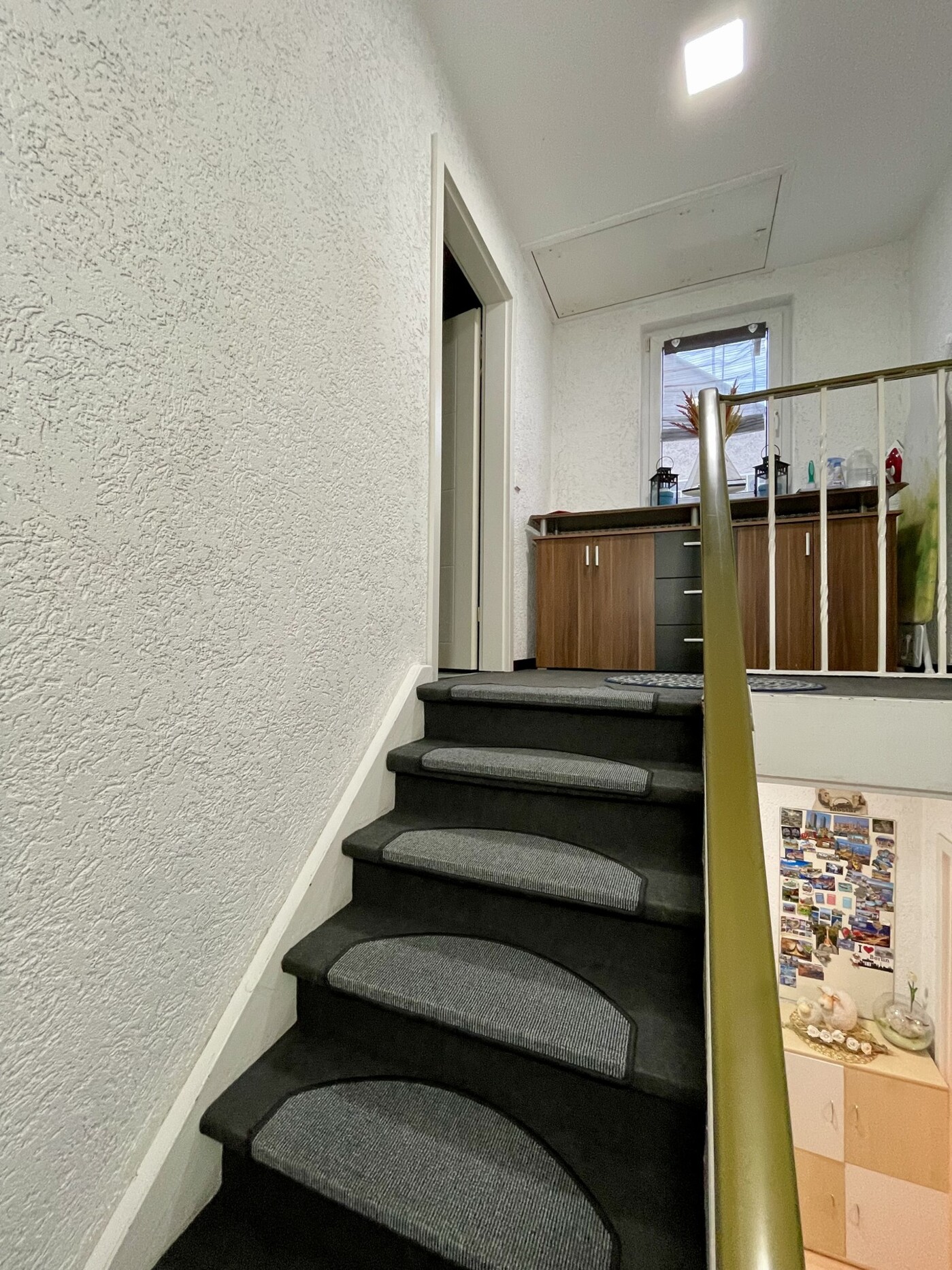 Vorderhaus Flur OG nach DG Ansicht 2