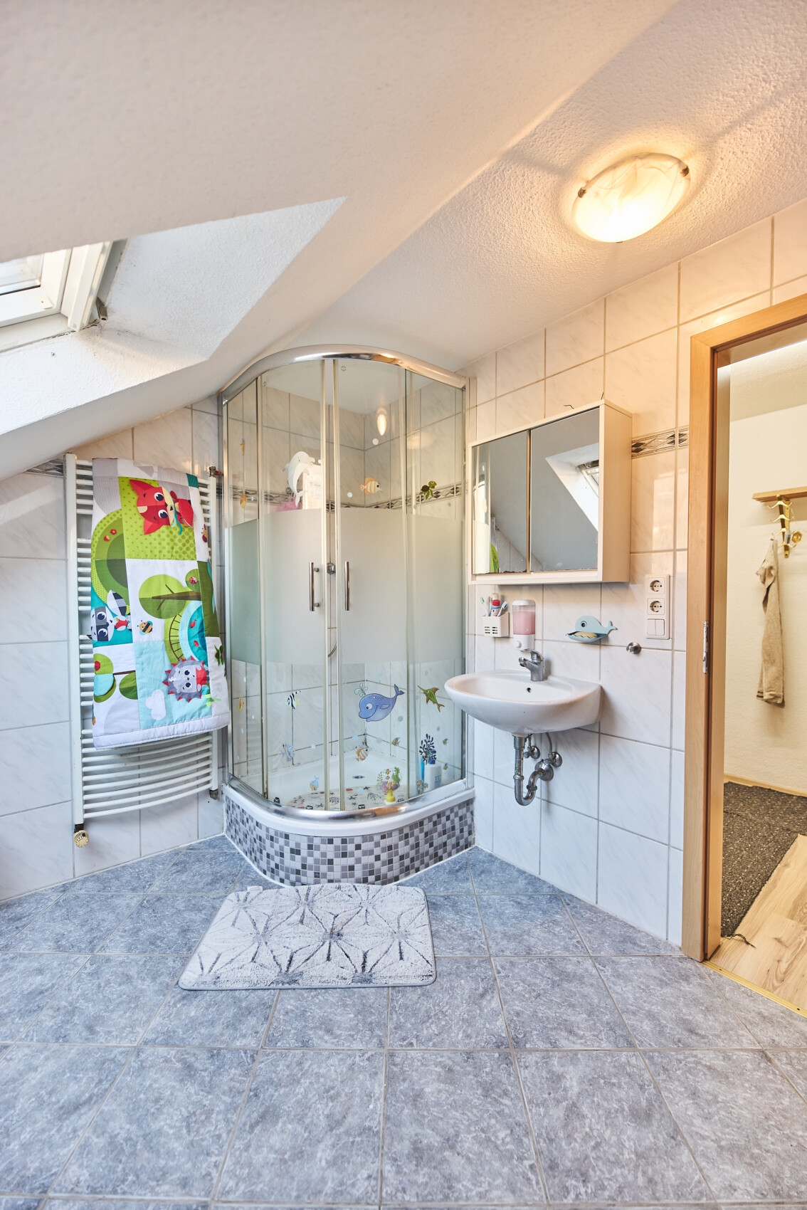 DG Badezimmer Ansicht 2