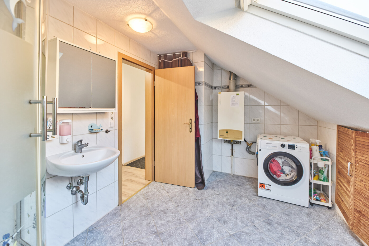 DG Badezimmer Ansicht 3