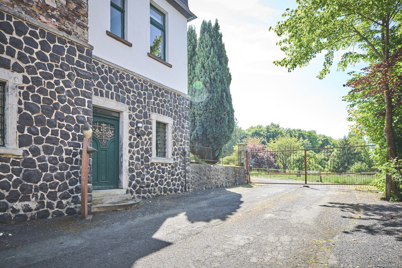 Hofeinfahrt Ansicht 2