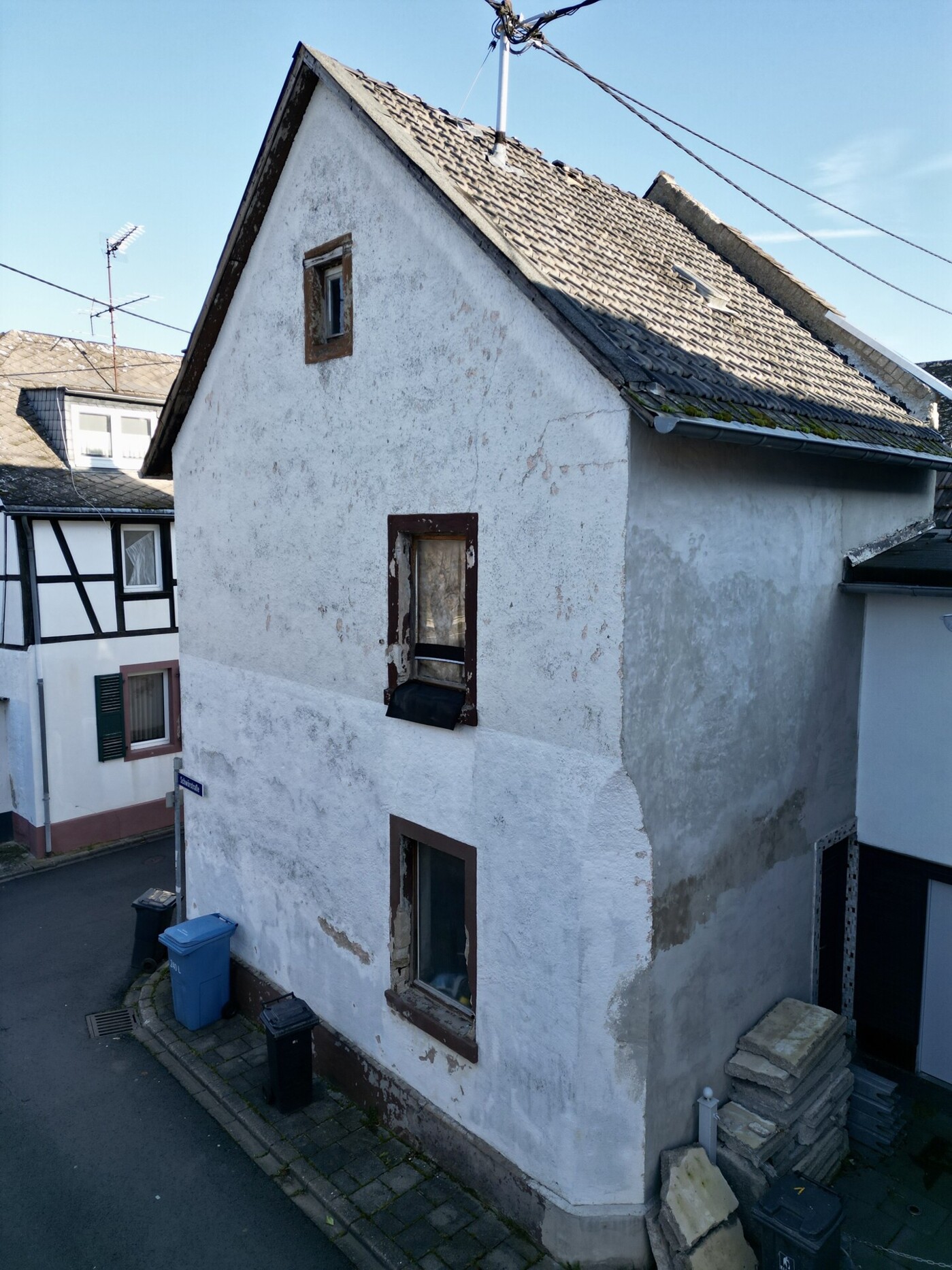 Außenansicht altes Wohnhaus