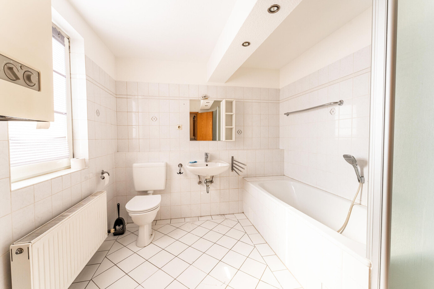 Badezimmer Ansicht 1