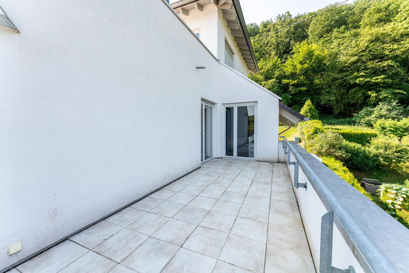 Kinderzimmer & Schlafzimmer Balkon Ansicht 2