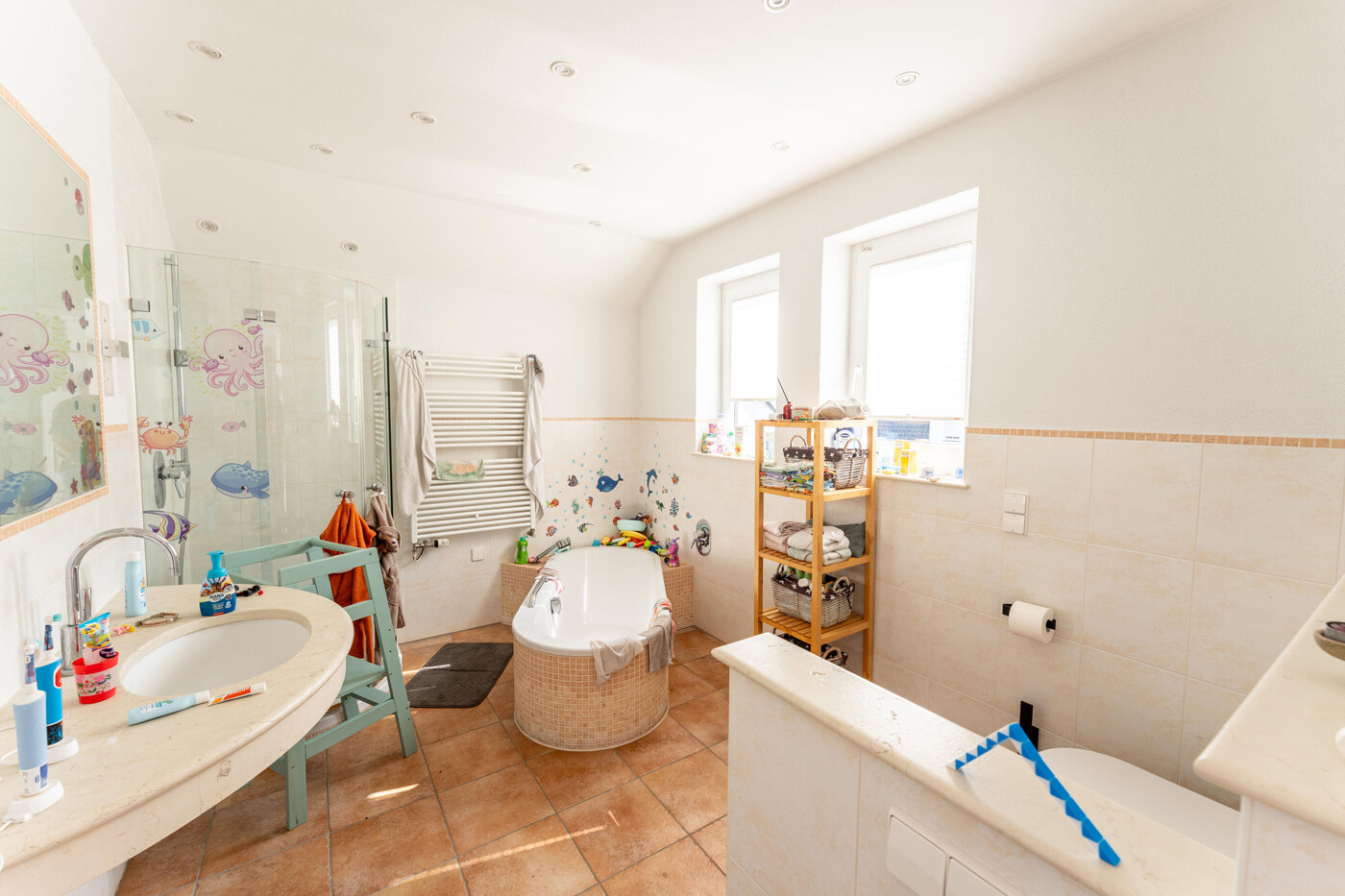 Kinderzimmer Bad Ansicht 1
