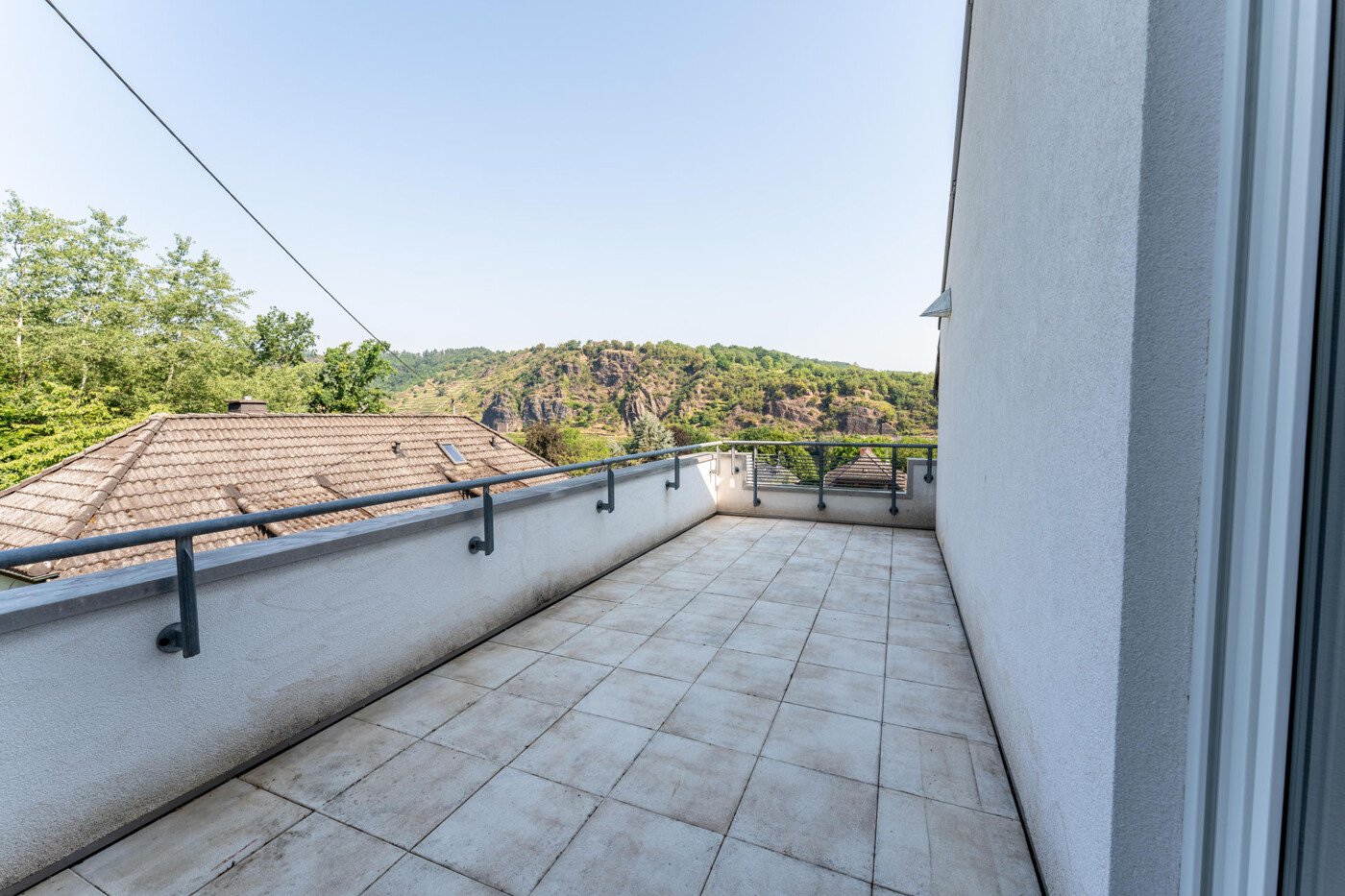 Kinderzimmer & Schlafzimmer Balkon Ansicht 1