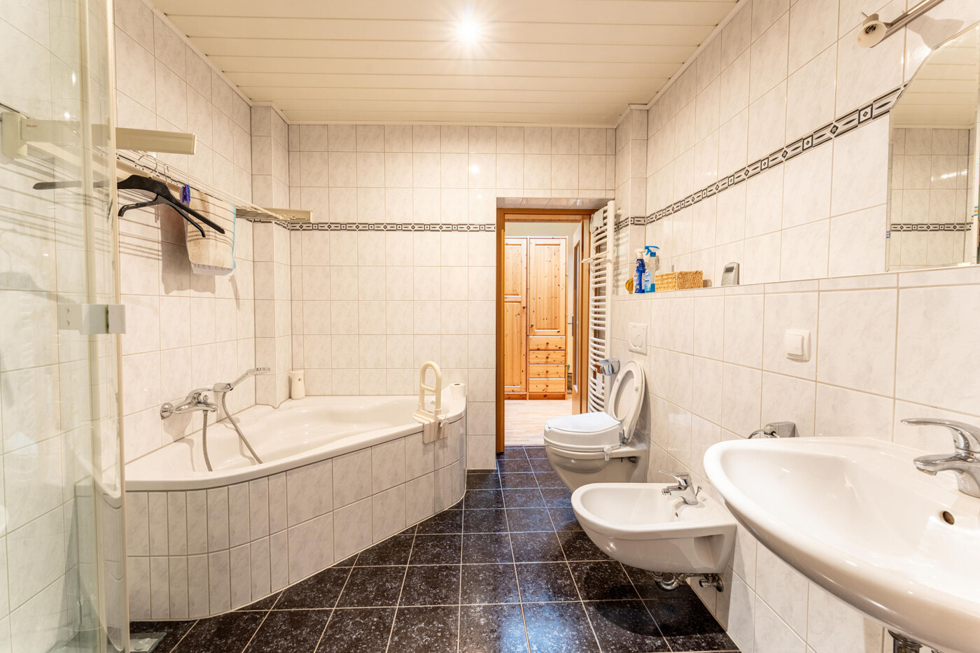Badezimmer Ansicht 1