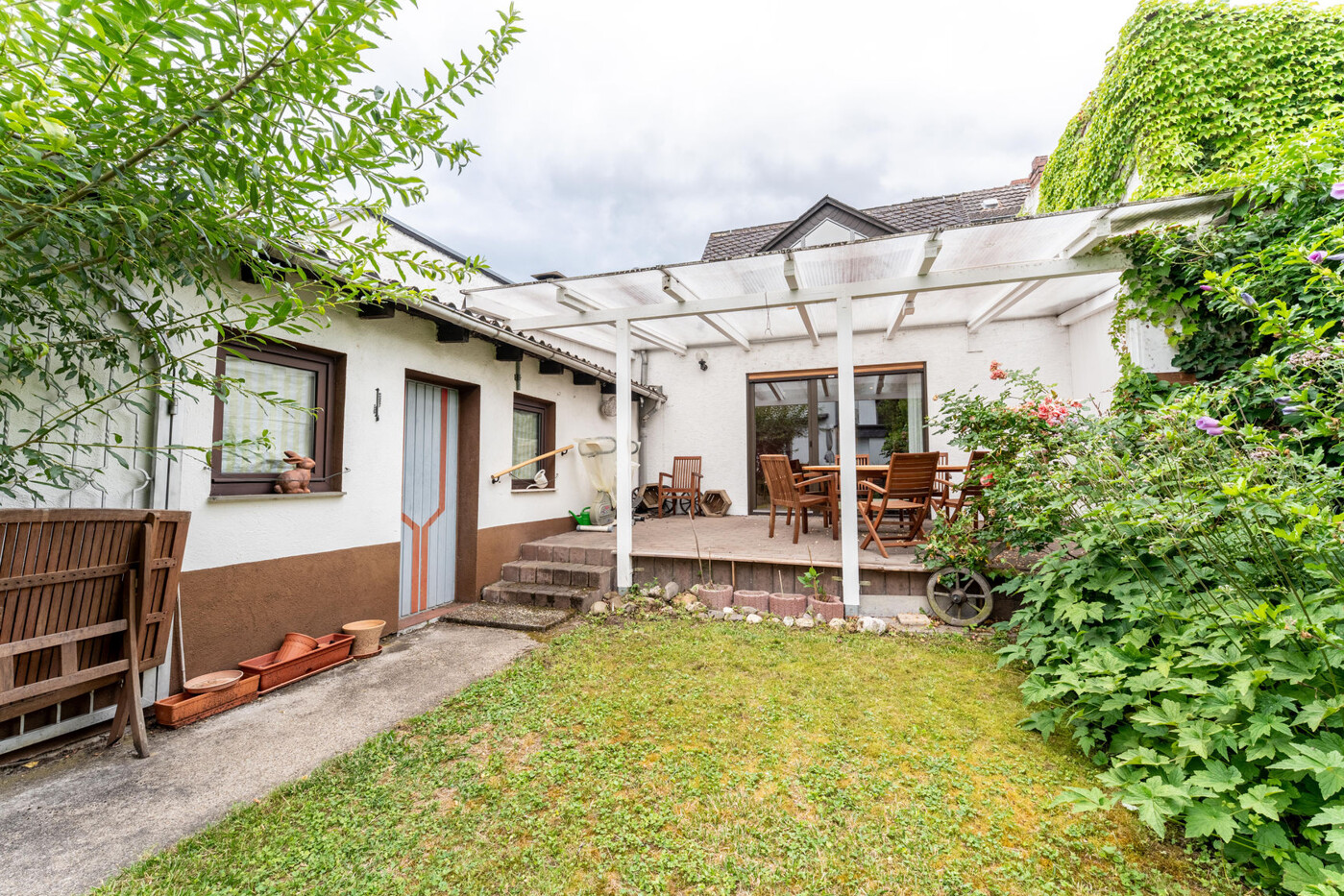 Terrasse mit Garten