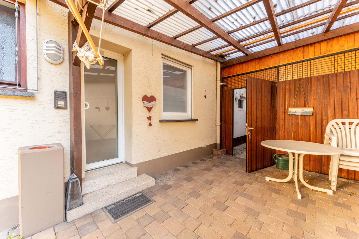 19 - EG Hof Ansicht 3