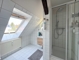 Tagesbelichtetes Badezimmer
